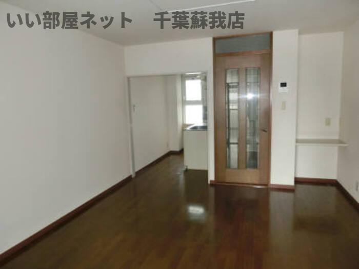 山善ビルの居間・リビング|使いやすい居間です