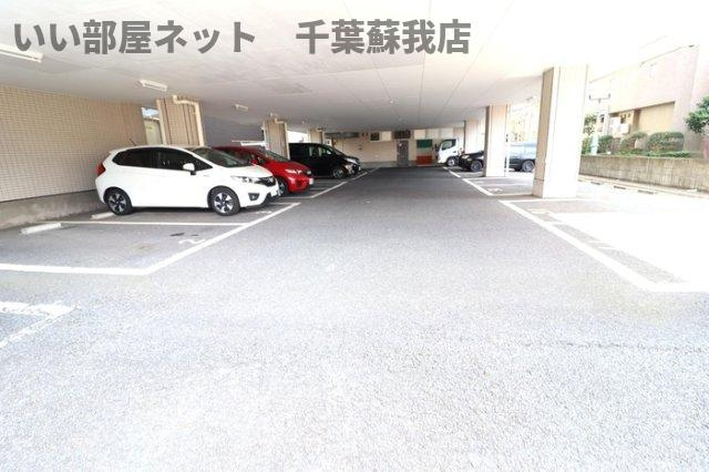 山善ビルの駐車場|車をお持ちの方に嬉しい駐車場付きの物件です