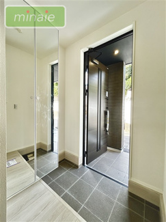 【玄関】 | 津田沼駅14分　ZEH水準住宅　前原西5　全3棟　3号棟 | 販売現地