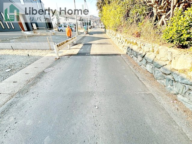 日立市滑川本町3期　新築戸建　2号棟の前面道路含む現地写真