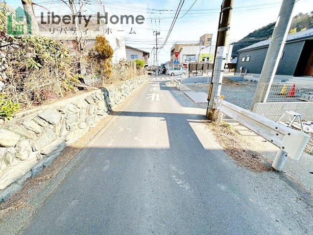 日立市滑川本町3期　新築戸建　2号棟の前面道路含む現地写真