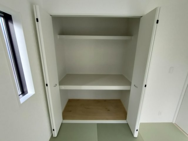 【Cradle Garden】　古河市小堤　第３　全2邸の和室|〇和室　4.5帖〇
和室にも収納スペースがございます。来客用の座布団や季節家電をしまっておくことができます♪
2025年12月撮影