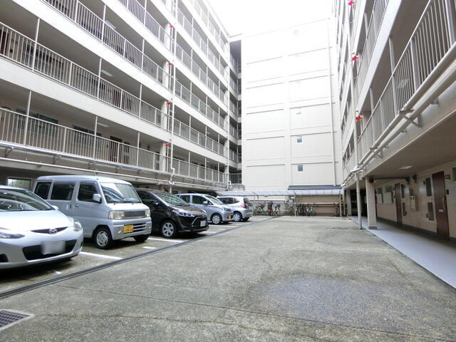 コボリマンション豊中の駐車場