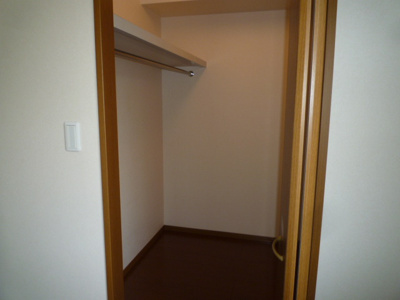 【収納】 | ロイヤルガーデンミルフィーＡ | ウォークインクローゼット