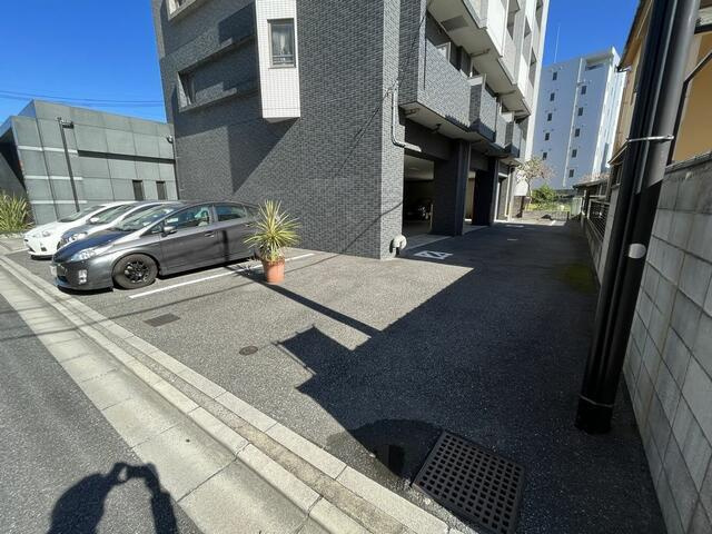 （ＰＥＴ可）Ｋａｓｈｉｗａ　８０８　Ｔｏｗｅｒ（柏８０８タワー）の駐車場| 
