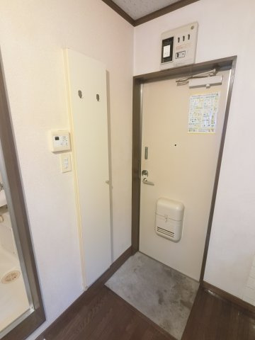 メゾンシンワの玄関