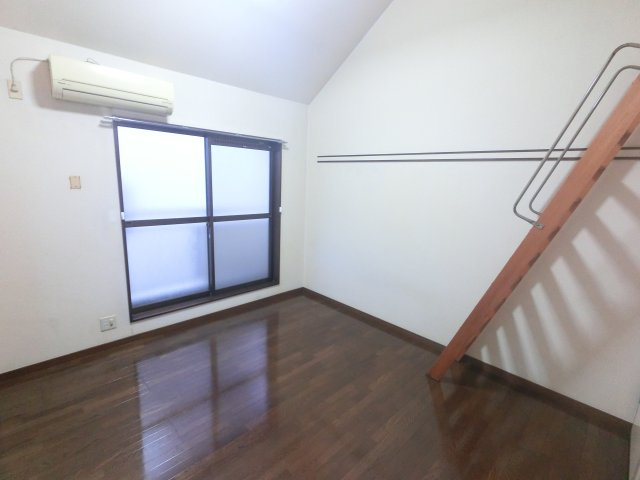 メゾンシンワの居間・リビング