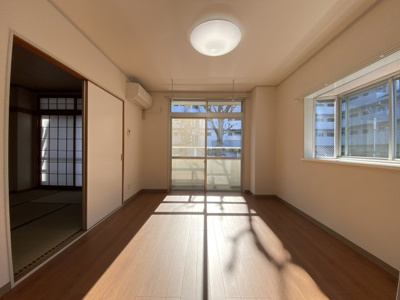 【洋室】 | メゾン陣屋下 | 日当たり良好