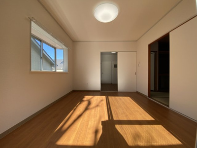 【居間・リビング】 | メゾン陣屋下 | 明るいリビング