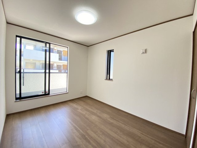 【洋室】 | 那覇市具志（全7棟）E号棟 | E号棟　洋室6帖＋Wクロゼット付き♪