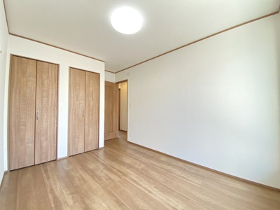 【洋室】 | 那覇市具志（全7棟）E号棟 | E号棟　洋室6帖＋Wクロゼット付き♪