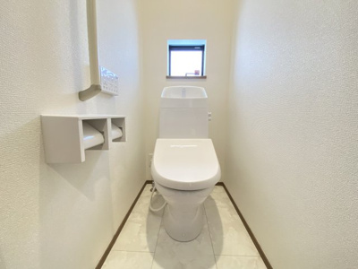 【トイレ】 | 那覇市具志（全7棟）E号棟 | E号棟　温水洗浄便座♪