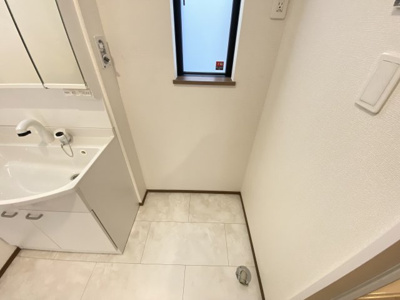 【ランドリースペース】 | 那覇市具志（全7棟）E号棟 | E号棟　洗濯機置き場♪