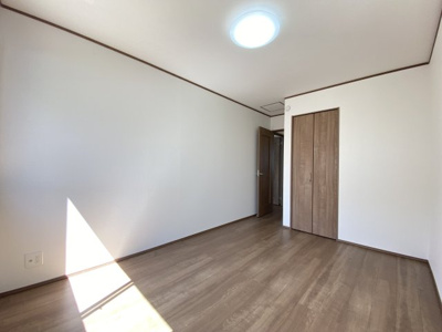 【洋室】 | 那覇市具志（全7棟）E号棟 | E号棟　洋室6.5帖＋収納付き♪