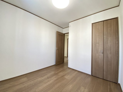 【洋室】 | 那覇市具志（全7棟）E号棟 | E号棟　洋室4.75帖＋CL付き♪