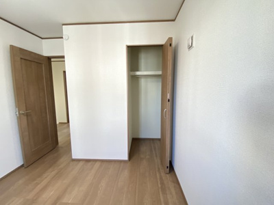 【収納】 | 那覇市具志（全7棟）E号棟 | E号棟　洋室4.75帖＋CL付き♪