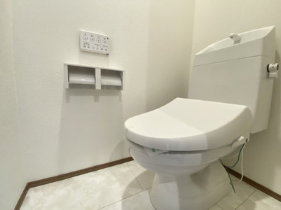 【トイレ】 | 那覇市具志（全7棟）E号棟 | E号棟　温水洗浄便座♪