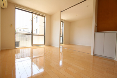 【居間・リビング】 | パルテール１号館 | ゆったり過ごせるリビングです