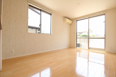 【居間・リビング】 | パルテール１号館 | おしゃれな居間です