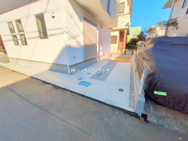 FiT 所沢市北秋津　新築戸建　全１棟の前面道路含む現地写真