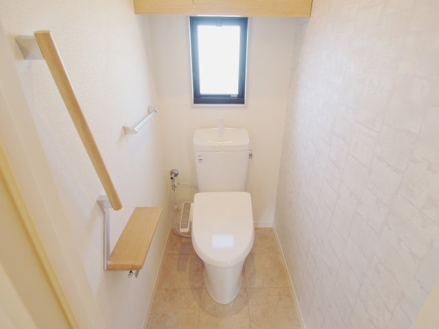 サントークKのトイレ|※写真はリノベした別部屋のものです。