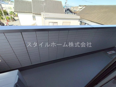 【バルコニー】 | メゾン・ド・エール | 同建物内別部屋の写真です。