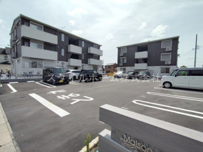 【駐車場】 | メゾン・ド・エール | 同建物内別部屋の写真です。