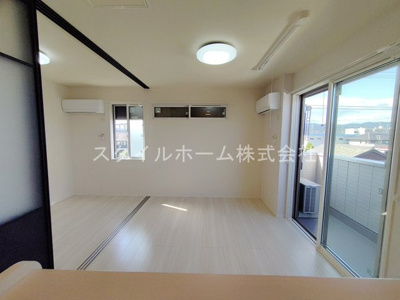 【居間・リビング】 | メゾン・ド・エール | 同建物内別部屋の写真です。