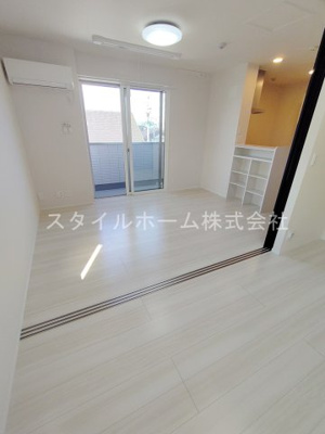 【居間・リビング】 | メゾン・ド・エール | 同建物内別部屋の写真です。