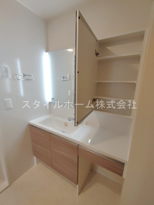 【洗面所】 | メゾン・ド・エール | 同建物内別部屋の写真です。