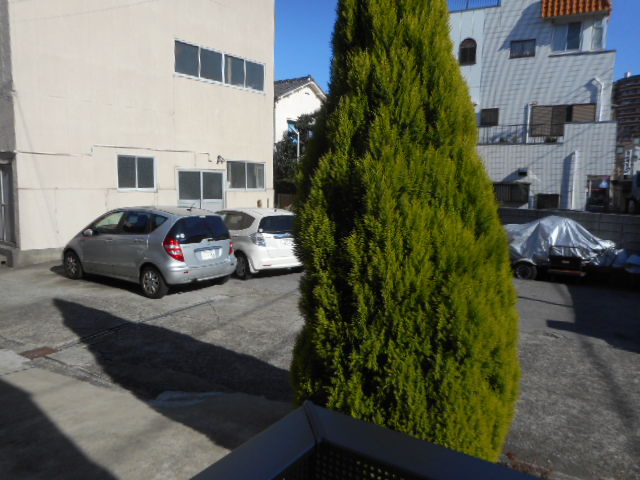 プレミールの駐車場