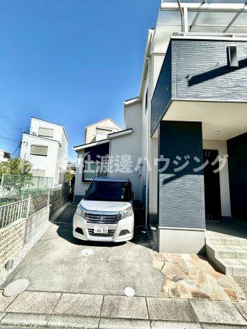 宮田町２丁目一戸建の駐車場|ハイルーフ車もOK。