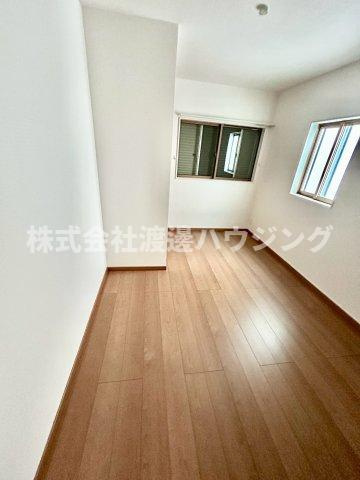 宮田町２丁目一戸建の洋室