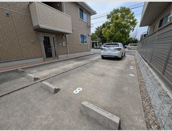 マルモカオン　B棟の駐車場