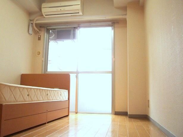 スターハイツ瀬谷の居間・リビング