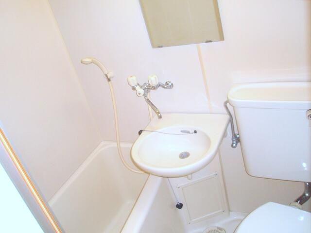 スターハイツ瀬谷の浴室