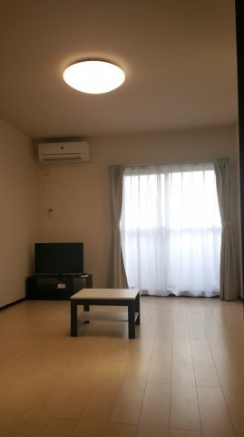 クレイノリヴェールの居間・リビング|201号撮影。部屋毎で間取りタイプ変わります。