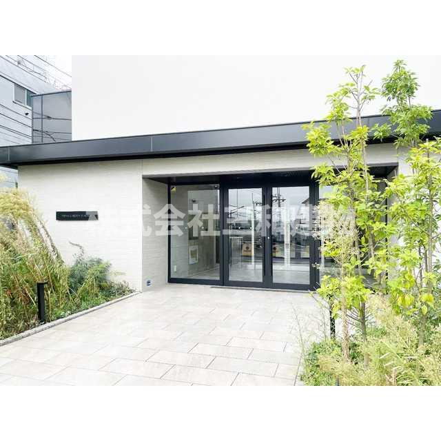 プライムガーデン若木のエントランス