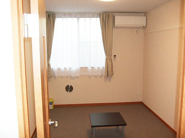 レオパレスタートルクレインⅡの居間・リビング