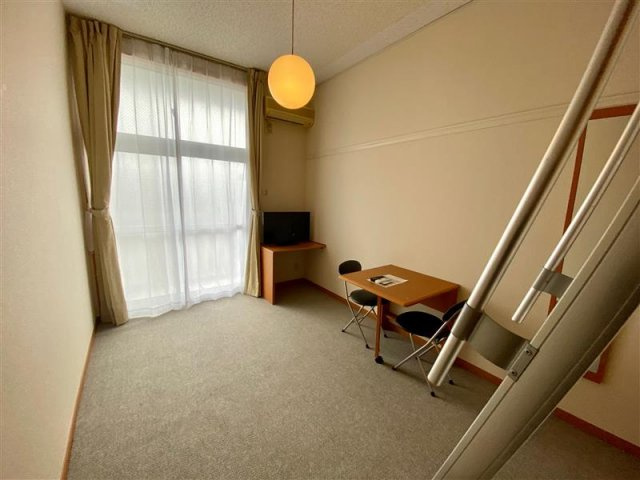 レオパレスエスタの居間・リビング