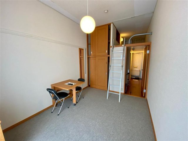 レオパレスエスタの居間・リビング