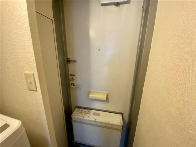 レオパレスエスタの玄関