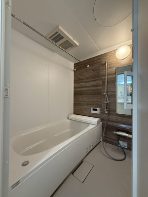 【浴室】 | 【新築】Nalu Avion/ナル・アヴィオン | 追い焚き機能・浴室暖房乾燥機＆物干しバー付きバスルーム♪お風呂に浸かって一日の疲れもリフレッシュ♪