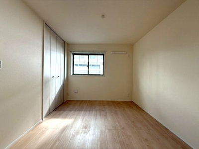 【洋室】 | 【新築】Nalu Avion/ナル・アヴィオン | 洋室6帖☆玄関を入って左手にあるお部屋です♪子供部屋としてもおすすめです♪勉強も捗りそう！