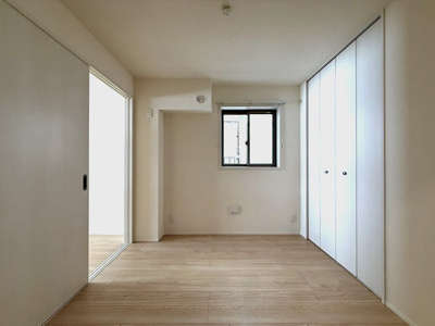 【洋室】 | 【新築】Nalu Avion/ナル・アヴィオン | 洋室4.5帖☆書斎や趣味のお部屋としても便利に使えますね♪洋室6.6帖のお部屋に繋がっています☆