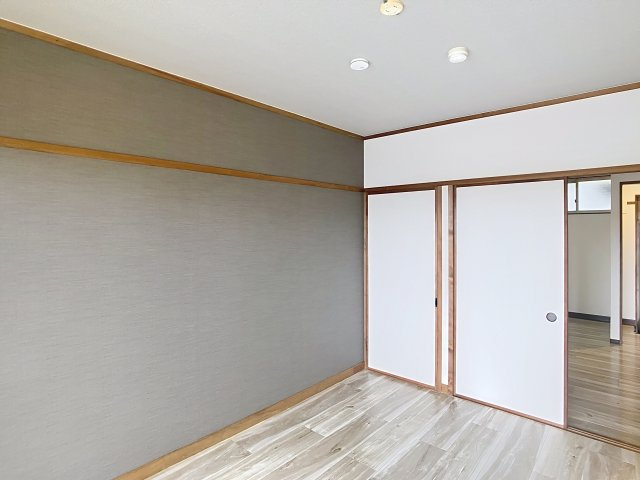 サンハイツ58の居間・リビング|こちらの居間で趣味の時間をお楽しみください