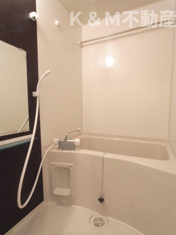 リブリ・南柏の浴室|落ち着いた空間のお風呂です