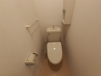 【トイレ】 | サンヒルズ楠葉 | 清潔感のあるトイレです