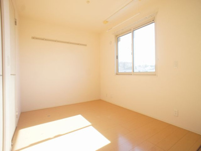 【子供部屋】 | プライムコートA | 日当たり良好な南側洋間です。