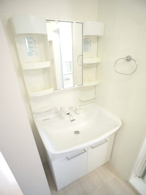 【独立洗面台】 | プライムコートA | 洗髪洗面化粧台と洗濯機置き場があります♪